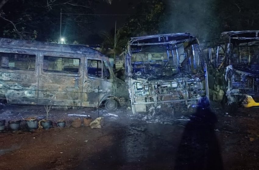  തിരുവനന്തപുരം ചെങ്കോട്ടുകോണത്ത് സ്‌കൂള്‍ ഗ്രൗണ്ടില്‍ വന്‍ തീപിടുത്തം