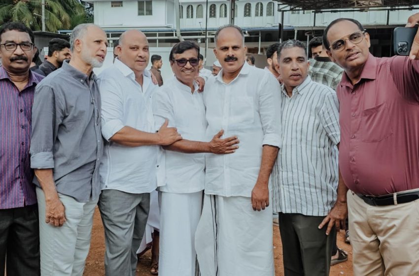  ജനമനസറിഞ്ഞ് വികസന വഴികളിൽ; പെരുന്നാൾ നമസ്‌കാരത്തിനെത്തിയവരെ സ്ഥാനാർഥി ആശംസ അറിയിച്ചു