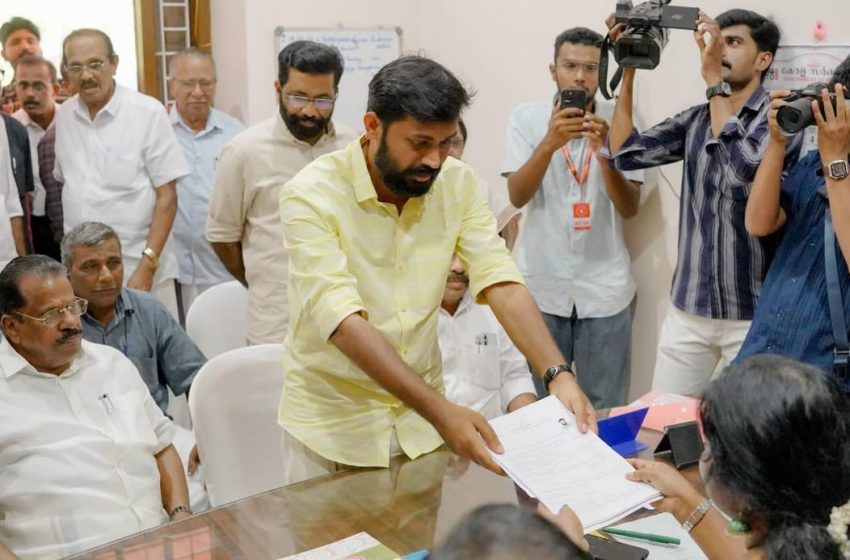  എൽ ഡി എഫ് കല്യാശ്ശേരി മണ്ഡലം സ്ഥാനാർത്ഥി എം വിജിൻ പത്രിക സമർപ്പിച്ചു