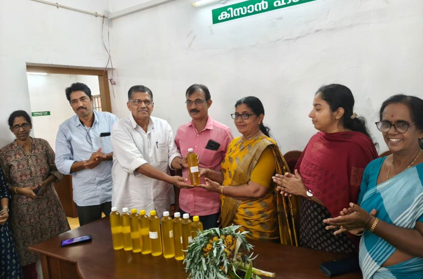  ആന്തൂർ സൂര്യകാന്തി എണ്ണ വിപണിയിൽ ഇറക്കി