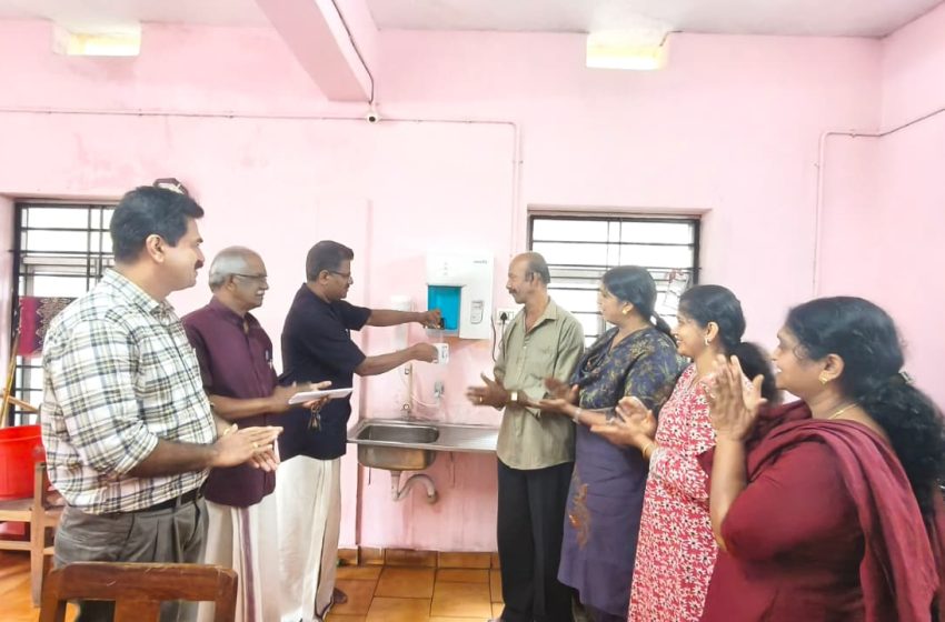  ആന്തൂർ ബഡ്‌സ് സ്കൂളിൽ വാട്ടർ പ്യൂരിഫയർ സ്ഥാപിച്ചു