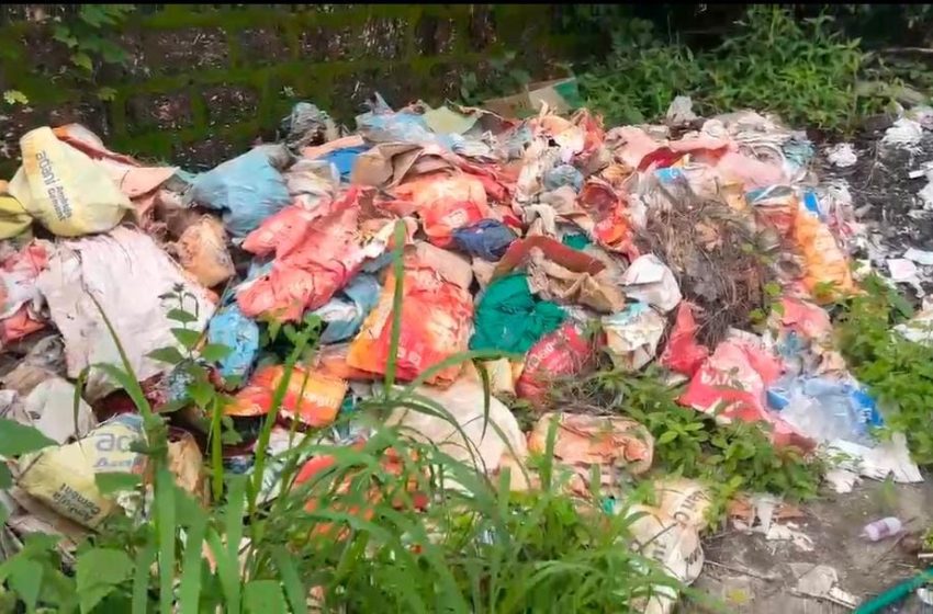  അശാസ്ത്രീയ മാലിന്യ സംസ്ക്കരണത്തിന് ഹോസ്പിറ്റലിനും ബേക്കറികൾക്കും 35000 രൂപ പിഴ ചുമത്തി ജില്ലാ എൻഫോഴ്‌സ്‌മെന്റ് സ്‌ക്വാഡ്
