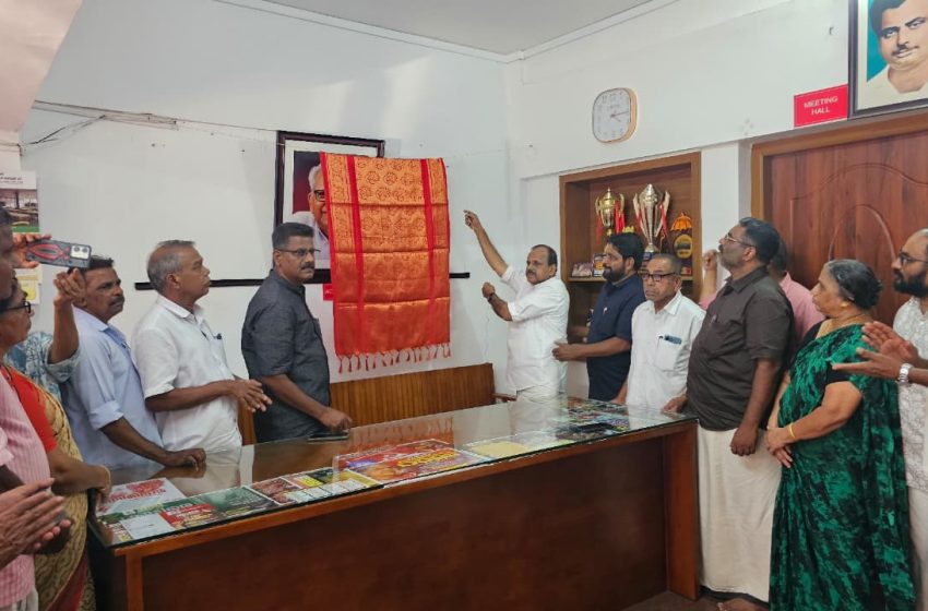 വി എസ് ഫോട്ടോ അനാഛാദനം