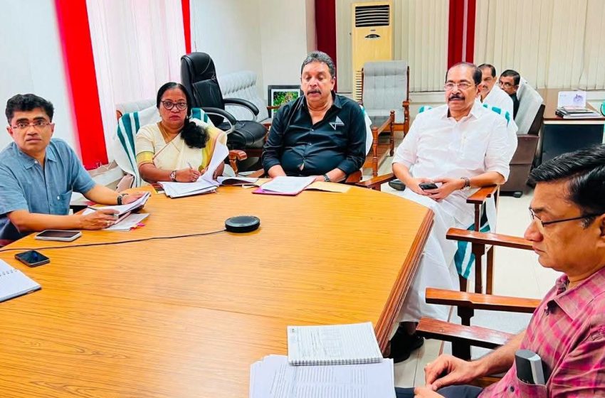  മന്ത്രിമാരുടെ സംയുക്തസംഘം ആറളം ഫാം അവലോകന യോഗം നടത്തി.