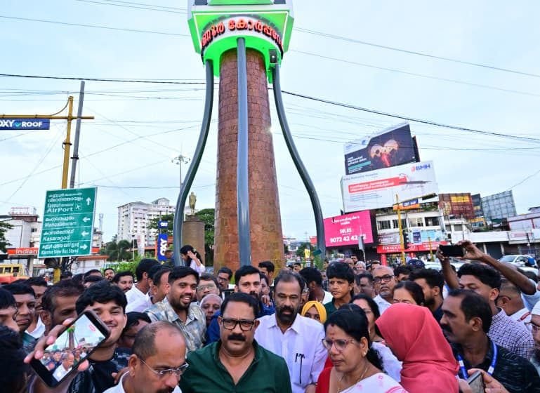  കണ്ണൂര്‍ നഗരസൗന്ദര്യവല്‍ക്കരണം; ക്ലോക്ക് ടവര്‍ മന്ത്രി കെ എം ഷാജി നാടിന് സമര്‍പ്പിച്ചു