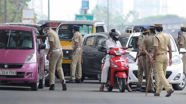  ഓണക്കാല തിരക്ക് നിയന്ത്രിക്കാൻ കണ്ണൂർ നഗരത്തിൽ കർശന ഗതാഗത നിയന്ത്രണം; സുരക്ഷ ശക്തമാക്കി കണ്ണൂർ സിറ്റി പോലീസ്