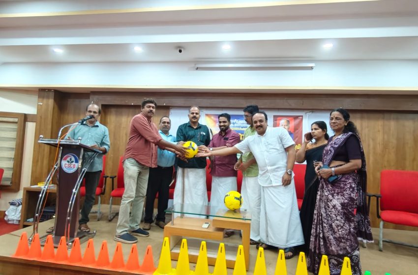  അഴീക്കോട് മണ്ഡലത്തിലെ 15 വിദ്യാലയങ്ങൾക്ക് ഫുട്ബോൾ വിതരണം ചെയ്തു